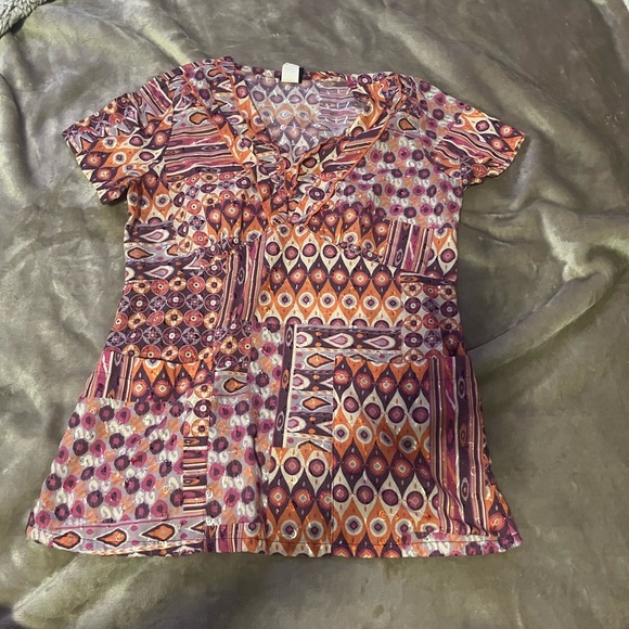 Pack of THREE scrub tops - Picture 4 of 4